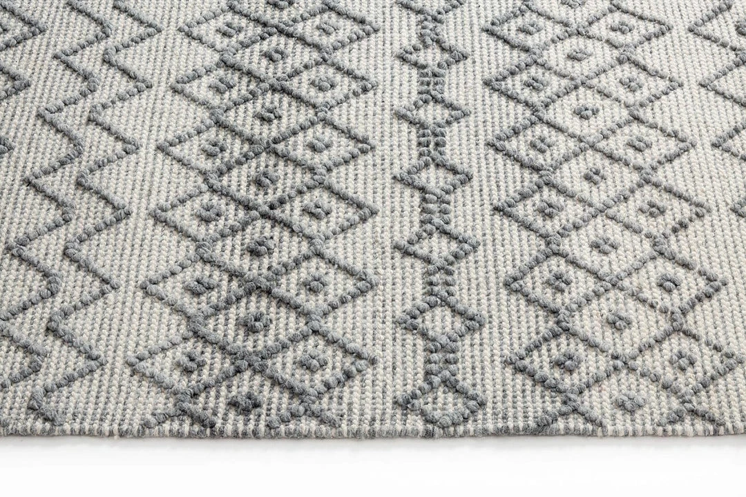 Miss Amara Carlita Grey And Ivory Diamond Pattern PET Rug