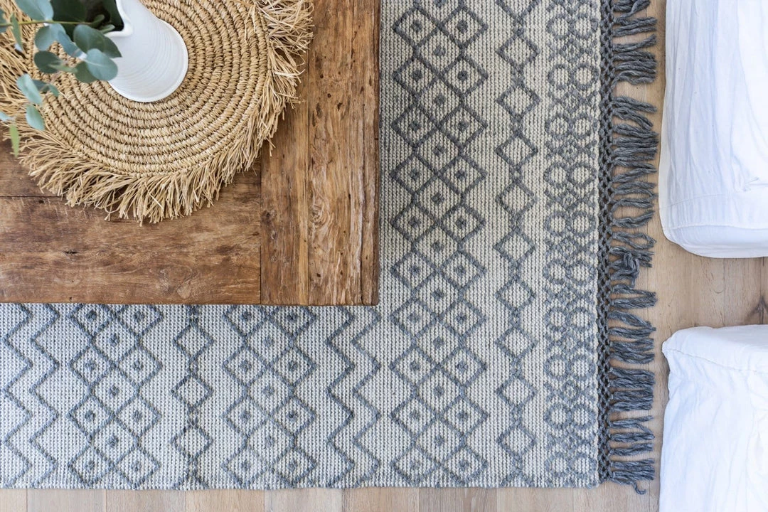 Miss Amara Carlita Grey And Ivory Diamond Pattern PET Rug