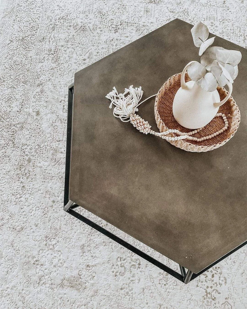 Miss Amara Madison Ivory And Grey Traditional Distressed Rug