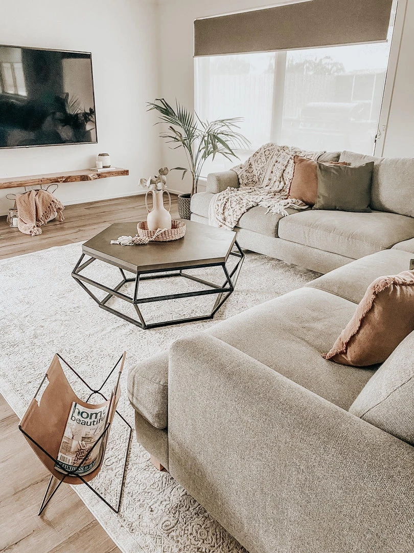 Miss Amara Madison Ivory And Grey Traditional Distressed Rug