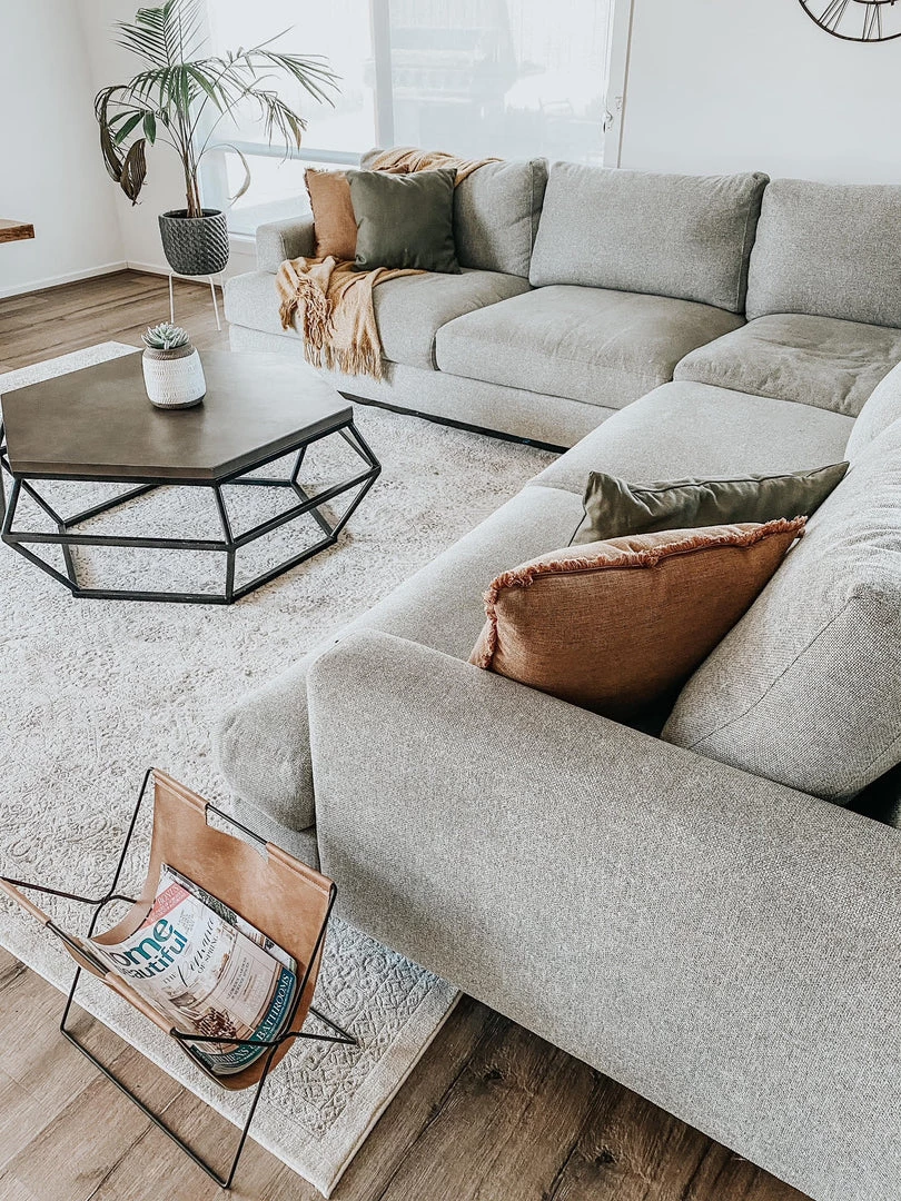 Miss Amara Madison Ivory And Grey Traditional Distressed Rug