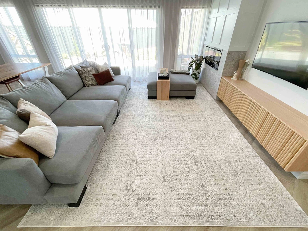 Miss Amara Wilamina Grey And Ivory Distressed Floral Rug